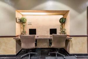 Holiday Inn DALLAS MARKET CTR LOVE FIELD by IHG, Dallas