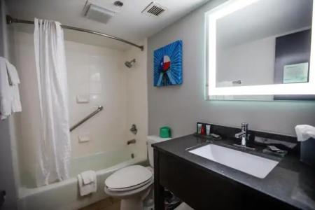 La Quinta Inn & Suites by Wyndham Dallas I-35 Walnut Hill Ln - 22