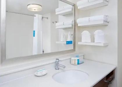 Hampton Inn Dallas/Irving-Las Colinas - 41