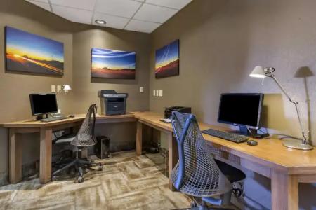 Best Western Plus Scottsdale Thunderbird Suites - 2