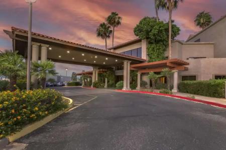 Best Western Plus Scottsdale Thunderbird Suites - 22