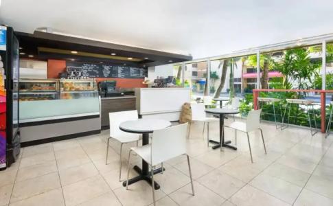 Courtyard Waikiki Beach - 20