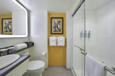 Courtyard Waikiki Beach - 88