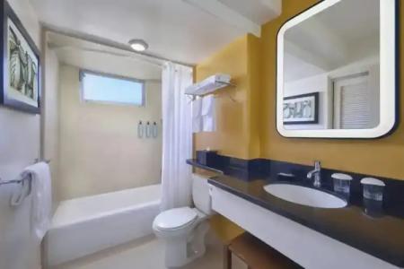 Courtyard Waikiki Beach - 46