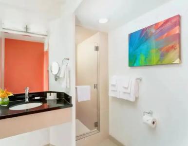 Courtyard Waikiki Beach - 16