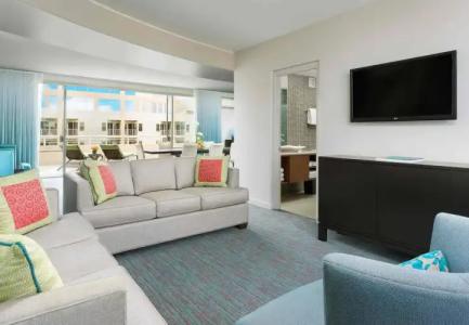 Courtyard Waikiki Beach - 7