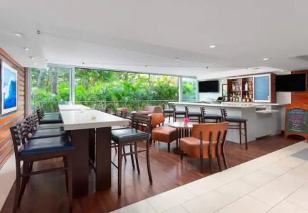 Courtyard Waikiki Beach - 19