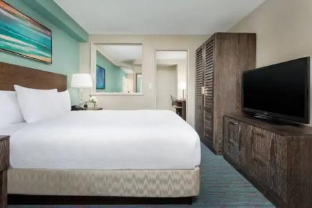 Courtyard Waikiki Beach - 65