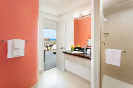 Courtyard Waikiki Beach - 48