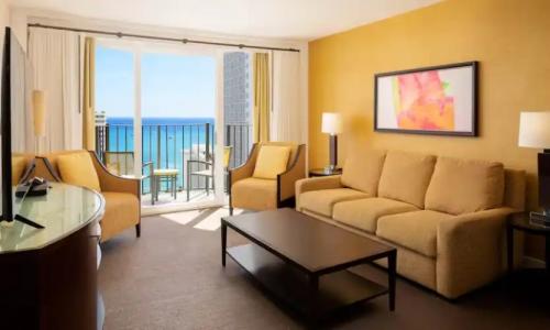 Hilton Waikiki Beach Resort & Spa - 57