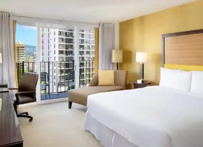 Hilton Waikiki Beach Resort & Spa - 68