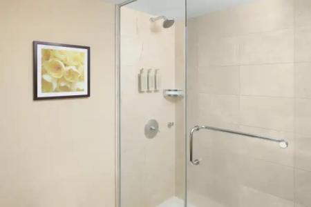 Hilton Waikiki Beach Resort & Spa - 7