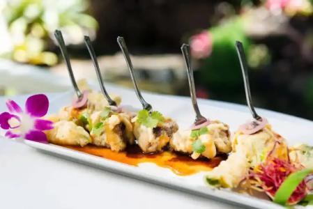 Hilton Waikiki Beach Resort & Spa - 12