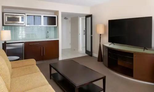 Hilton Waikiki Beach Resort & Spa - 56