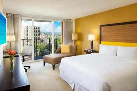 Hilton Waikiki Beach Resort & Spa - 61