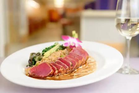 Hilton Waikiki Beach Resort & Spa - 13