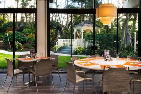 Hilton Waikiki Beach Resort & Spa - 31