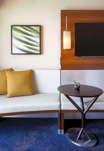 Hilton Garden Inn Waikiki Beach, - 60