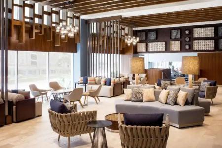 Hilton Garden Inn Waikiki Beach, - 1