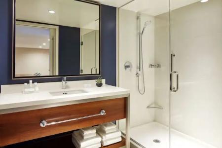 Hilton Garden Inn Waikiki Beach, - 9