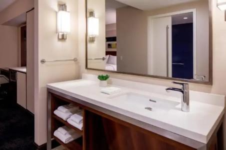 Hilton Garden Inn Waikiki Beach, - 45