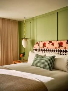 Wayfinder Waikiki - 1