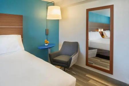 Holiday Inn Express WAIKIKI by IHG - 33