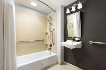 Courtyard Atlantic City Beach Block - 8