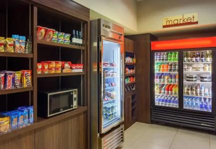 Courtyard Miami Airport - 11