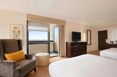 Hilton Miami Airport Blue Lagoon - 43