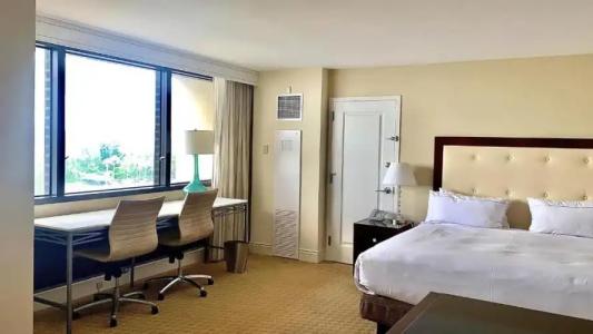 Hilton Miami Airport Blue Lagoon - 75