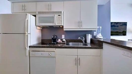 Arya & Suites Coconut Grove - 105