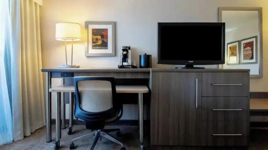 Holiday Inn NASHVILLE-VANDERBILT - 58