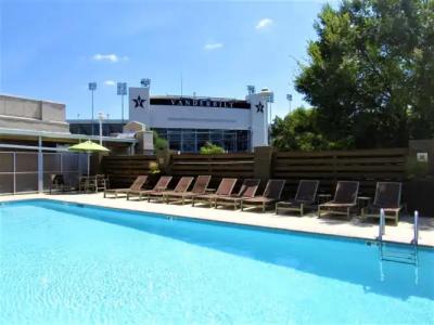 Holiday Inn NASHVILLE-VANDERBILT - 23