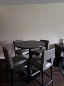 Club Nashville Inn & Suites - 11