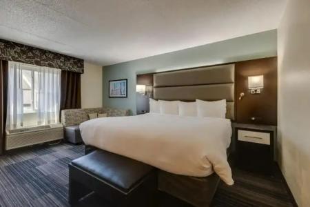 Club Nashville Inn & Suites - 4