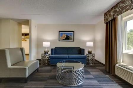 Club Nashville Inn & Suites - 31