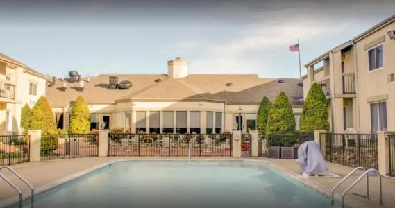 Club Nashville Inn & Suites - 9