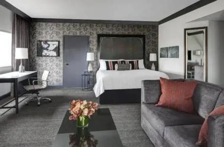 New Listing! Chic W/ Pool & Rooftop Deck 1 Bedroom Condo - 75