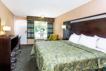 Days Inn by Wyndham Fort Lauderdale Airport Cruise Port - 2