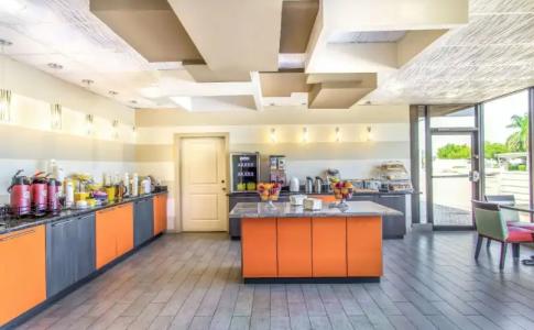 Days Inn by Wyndham Fort Lauderdale Airport Cruise Port - 14