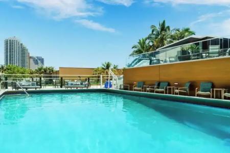 Courtyard by Marriott Oceanside Fort Lauderdale Beach - 18