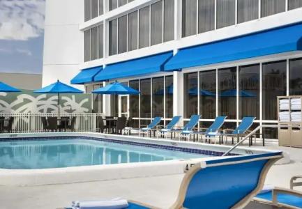 Courtyard by Marriott Oceanside Fort Lauderdale Beach - 17