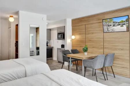 Royal Beach Palace - 32