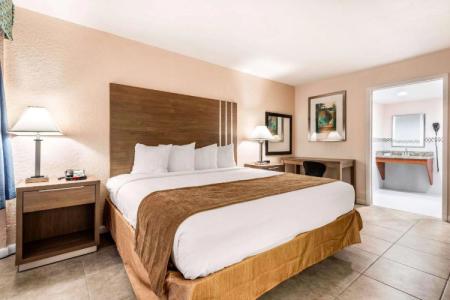 Rodeway Inn & Suites Fort Lauderdale Airport & Cruise Port - 50
