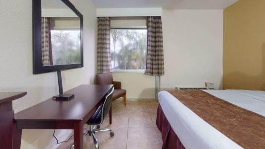 Rodeway Inn & Suites Fort Lauderdale Airport & Cruise Port - 5