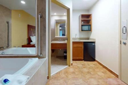 Rodeway Inn & Suites Fort Lauderdale Airport & Cruise Port - 55