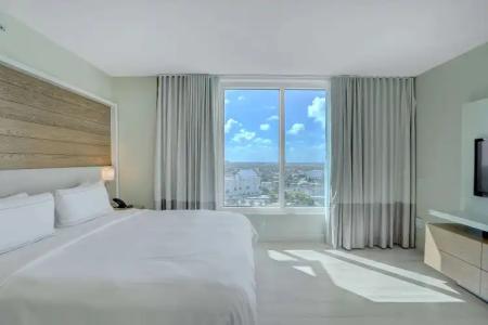 Beach House Fort Lauderdale, a Hilton Resort - 3
