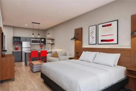 La Quinta Inn & Suites by Wyndham Ft Lauderdale Cypress Cr - 3