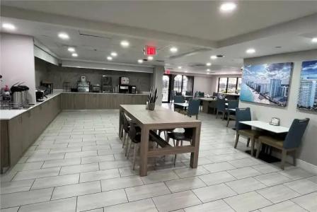 La Quinta Inn & Suites by Wyndham Ft Lauderdale Cypress Cr - 9